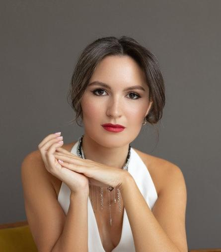 Olga Rodionovaning kitobdagi yalangoch surati