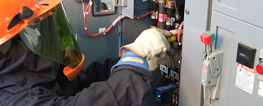 Безопасная эксплуатация электроустановок. Нормы и правила работ в электроустановках потребителей электрической энергии до 1000В (IV группа)