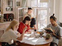 Обзор онлайн-курсов для детей к 1 сентября: от малышей до выпускников