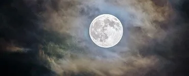 11 лунных женских центров