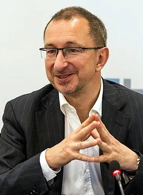 Достов Виктор