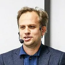Петр Пономарев
