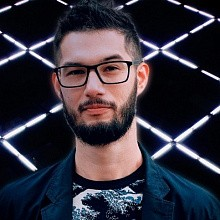 Максим Крючков