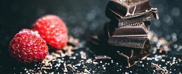 Десерты с шоколадом и ягодами