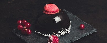 Муссовый торт ежевика-брауни
