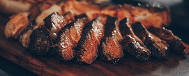 Как научиться жарить мясо